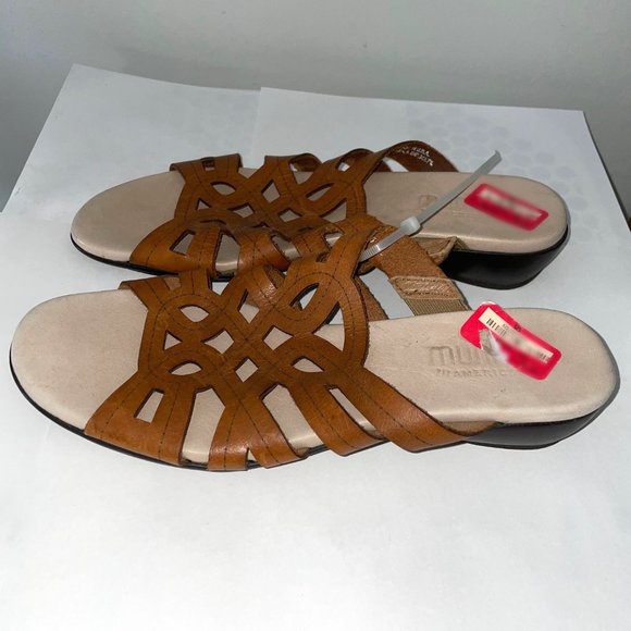 Munro Leather Cut Out Slide Flat Cushion Sandal